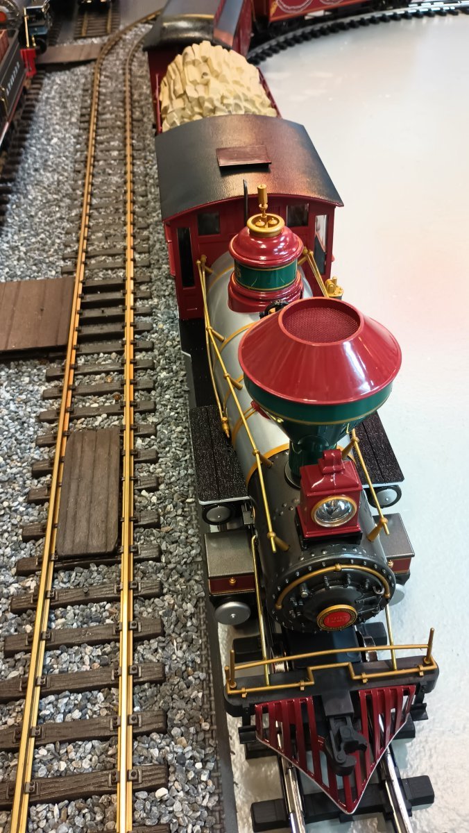 Bachmann Christmas Train 7.jpg