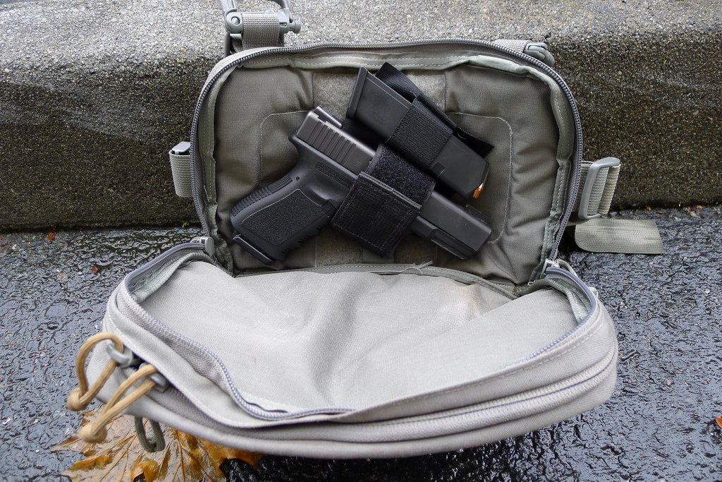 Glock-19-and-Mag-in-the-Kit-Bag.jpeg